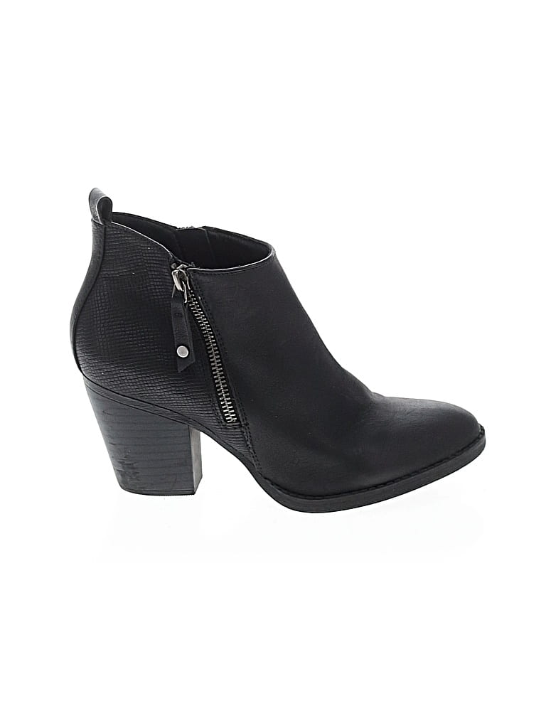 Pre-owned Universal Thread Ankle Boots In Black