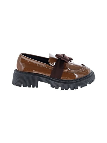 Unbranded Flats (view 1)