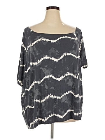 Torrid 3/4 Sleeve T-Shirt (view 1)