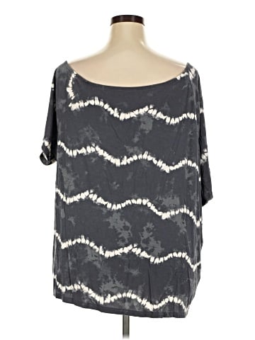 Torrid 3/4 Sleeve T-Shirt (view 2)