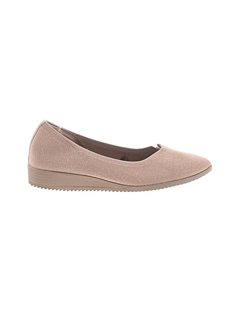 Pre-owned Skechers Flats In Tan