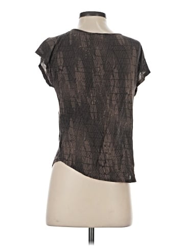 Charlotte Russe Short Sleeve T-Shirt (view 2)