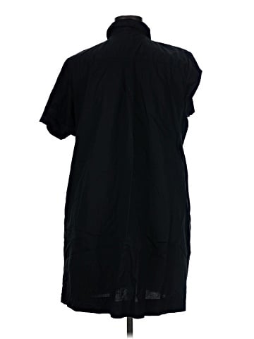 Old Navy Short Sleeve Button-Down Shirt (view 2)