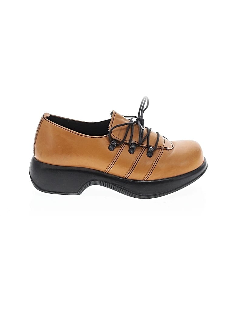 Pre-owned Dansko Flats In Tan