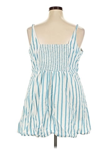 Old Navy Casual Dress (view 2)