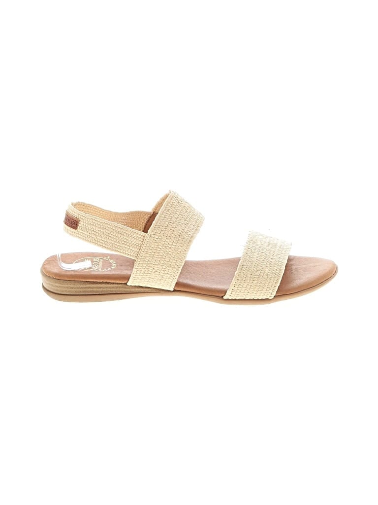 Pre-owned Andre Assous Sandals In Ivory