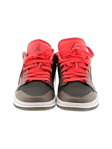 Air Jordan 1 Low SE Sneakers (view 2)