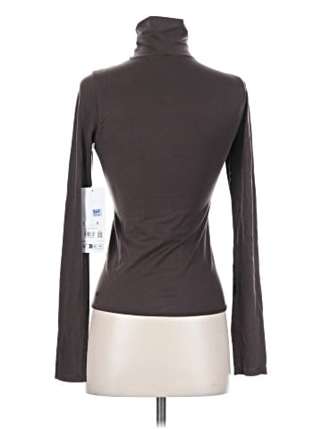 Lululemon Athletica Long Sleeve Turtleneck (view 2)