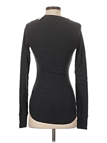 Old Navy Long Sleeve T-Shirt (view 2)