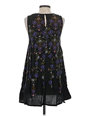 Urban Outfitters Casual Dress (view 2)