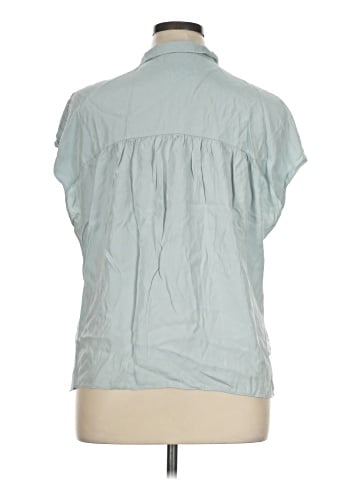 Vince. Sleeveless Silk Top (view 2)
