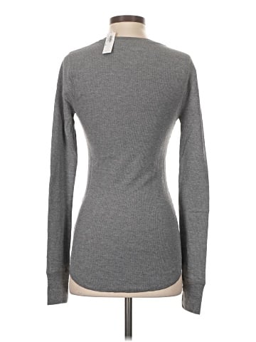 Old Navy Long Sleeve T-Shirt (view 2)