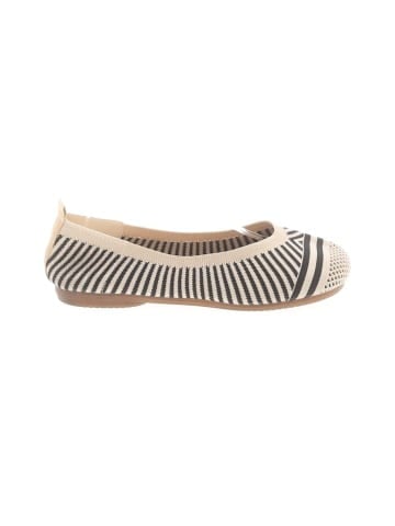 Unbranded Flats (view 1)