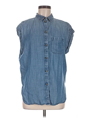 American Eagle Outfitters Sleeveless Button-Down Shirt (view 1)