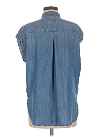 American Eagle Outfitters Sleeveless Button-Down Shirt (view 2)