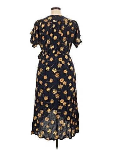 Urban Outfitters Casual Dress (view 2)