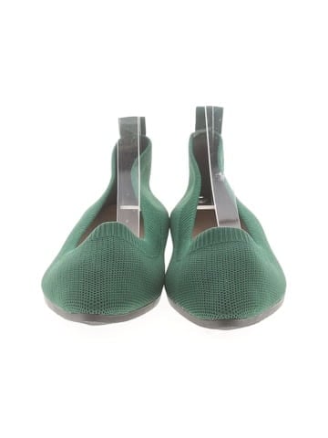 Unbranded Flats (view 2)