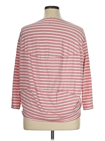 Lululemon Athletica 3/4 Sleeve T-Shirt (view 2)