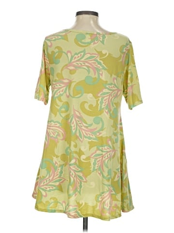 Lularoe Short Sleeve Blouse (view 2)