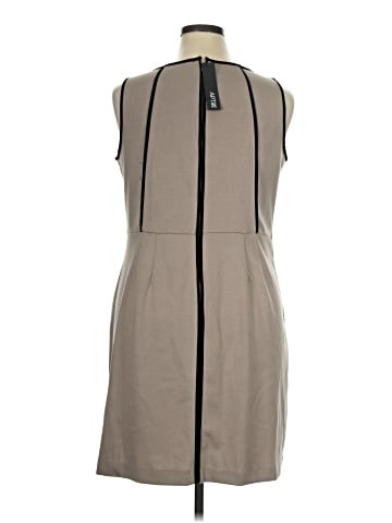 Old Navy Casual Dress (view 2)