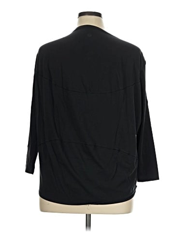 Lululemon Athletica 3/4 Sleeve T-Shirt (view 2)