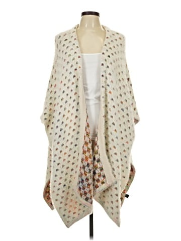 Akemi + Kin Poncho (view 1)