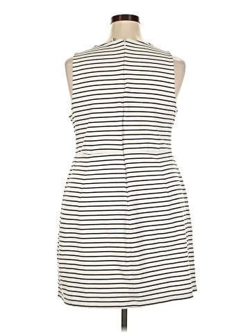 Old Navy Casual Dress (view 2)