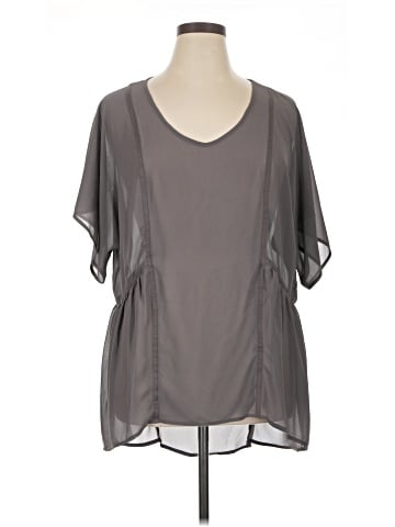 Lisa Rinna Short Sleeve T-Shirt (view 1)