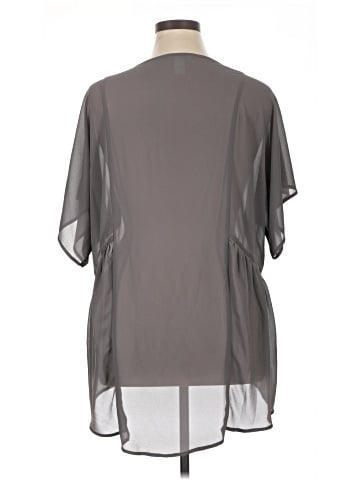 Lisa Rinna Short Sleeve T-Shirt (view 2)