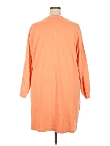 Old Navy 3/4 Sleeve T-Shirt (view 2)
