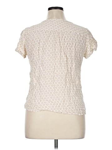 Market and Spruce Short Sleeve Blouse (view 2)