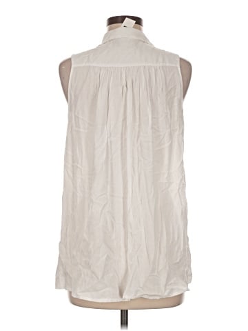Gap Sleeveless Button-Down Shirt (view 2)