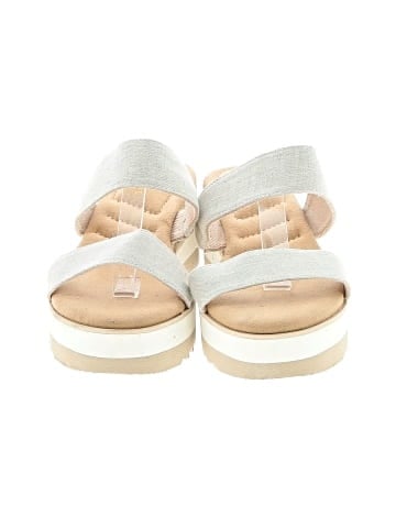 Kelly & Katie Wedges (view 2)