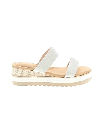 Kelly & Katie Wedges (view 1)