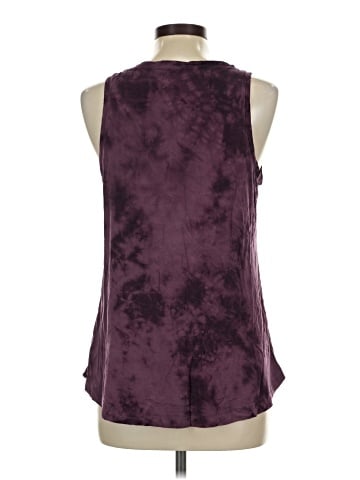 American Eagle Outfitters Sleeveless T-Shirt (view 2)