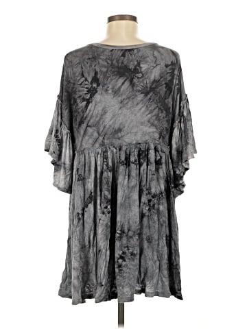 Urban Outfitters Casual Dress (view 2)
