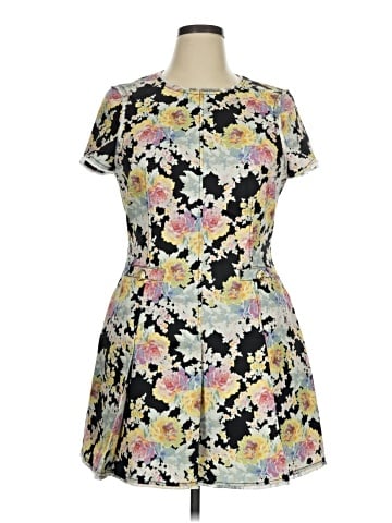 Cinq à Sept Casual Dress (view 1)