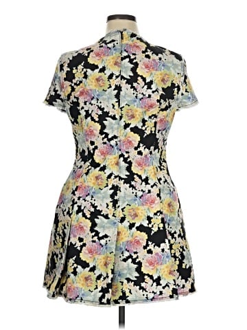 Cinq à Sept Casual Dress (view 2)