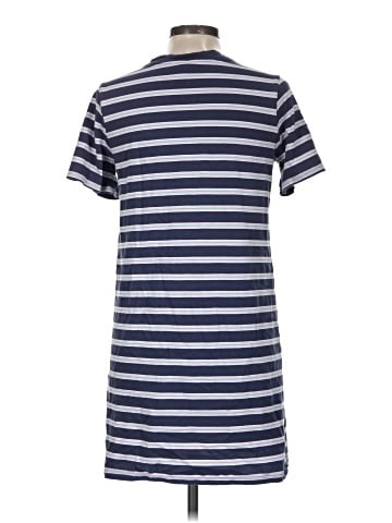 Old Navy Casual Dress (view 2)