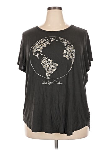 Maurices Short Sleeve T-Shirt (view 1)