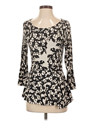 Leifsdottir 3/4 Sleeve Top (view 1)