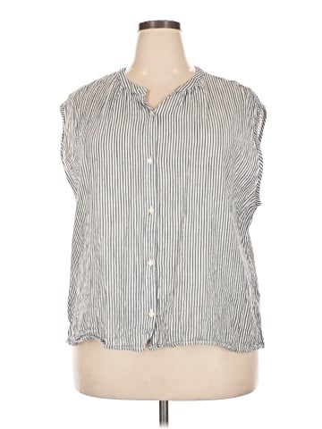 Old Navy Sleeveless Button-Down Shirt (view 1)