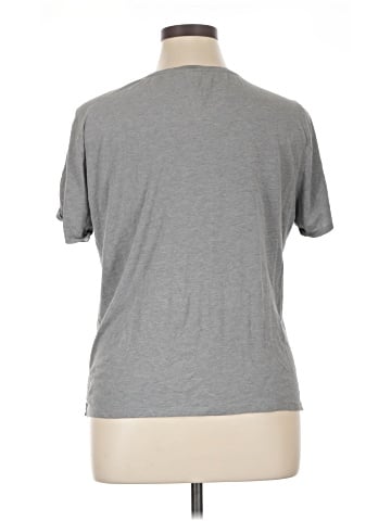 Victoria's Secret Short Sleeve T-Shirt (view 2)