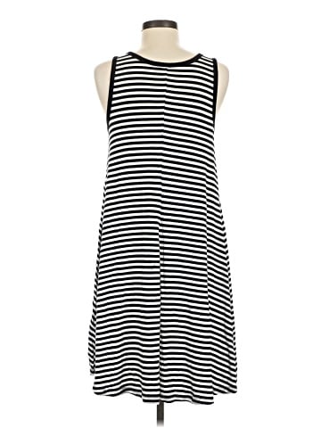 Old Navy Casual Dress (view 2)