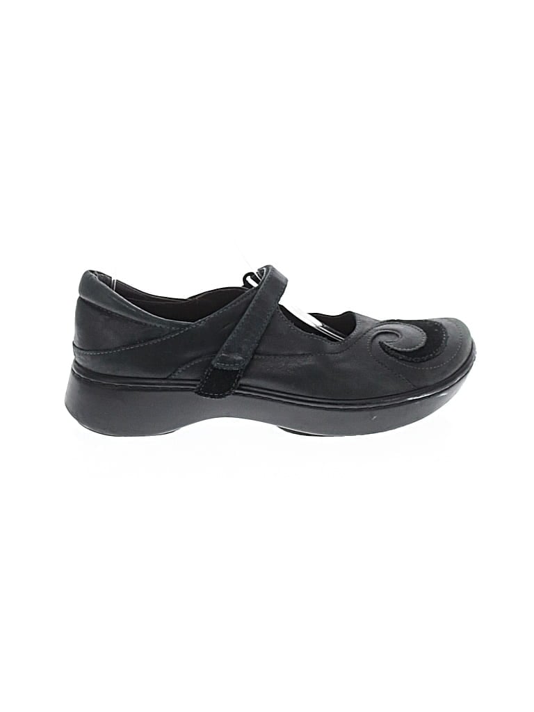 Pre-owned Naot Flats In Black