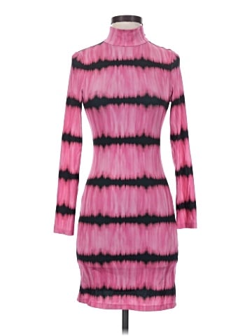 Alice + Olivia Casual Dress (view 1)