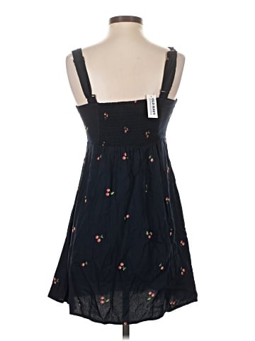 Old Navy Casual Dress (view 2)