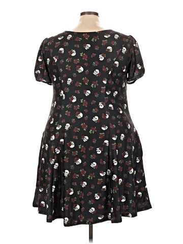 Hot Topic Casual Dress (view 2)