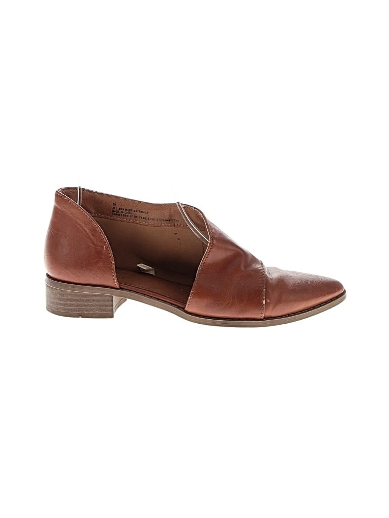 Pre-owned Universal Thread Flats In Brown