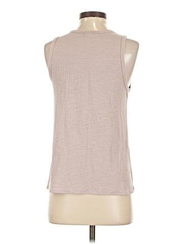 Old Navy Sleeveless T-Shirt (view 2)